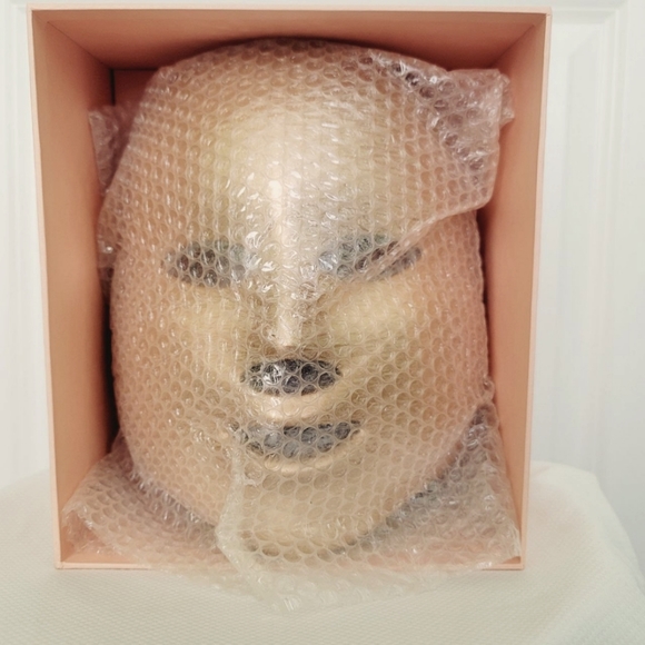 MZ Skin Light -Therapy Golden Facial Mask - Picture 1 of 4